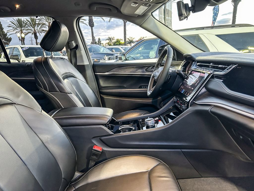 Used 2023 Jeep Grand Cherokee Limited w/ Luxury Tech Group II AWD/4WD image 21
