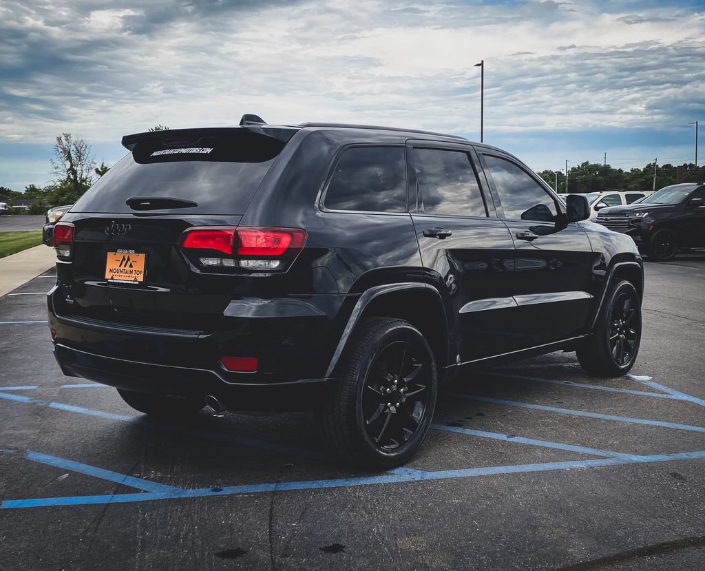 Used 2021 Jeep Grand Cherokee Laredo X AWD/4WD image 11