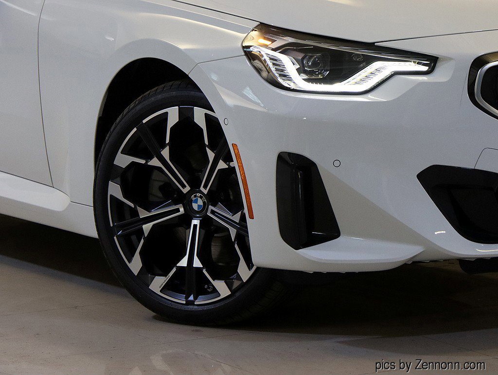 Used 2025 BMW 230i xDrive Coupe w/ Premium Package image 5