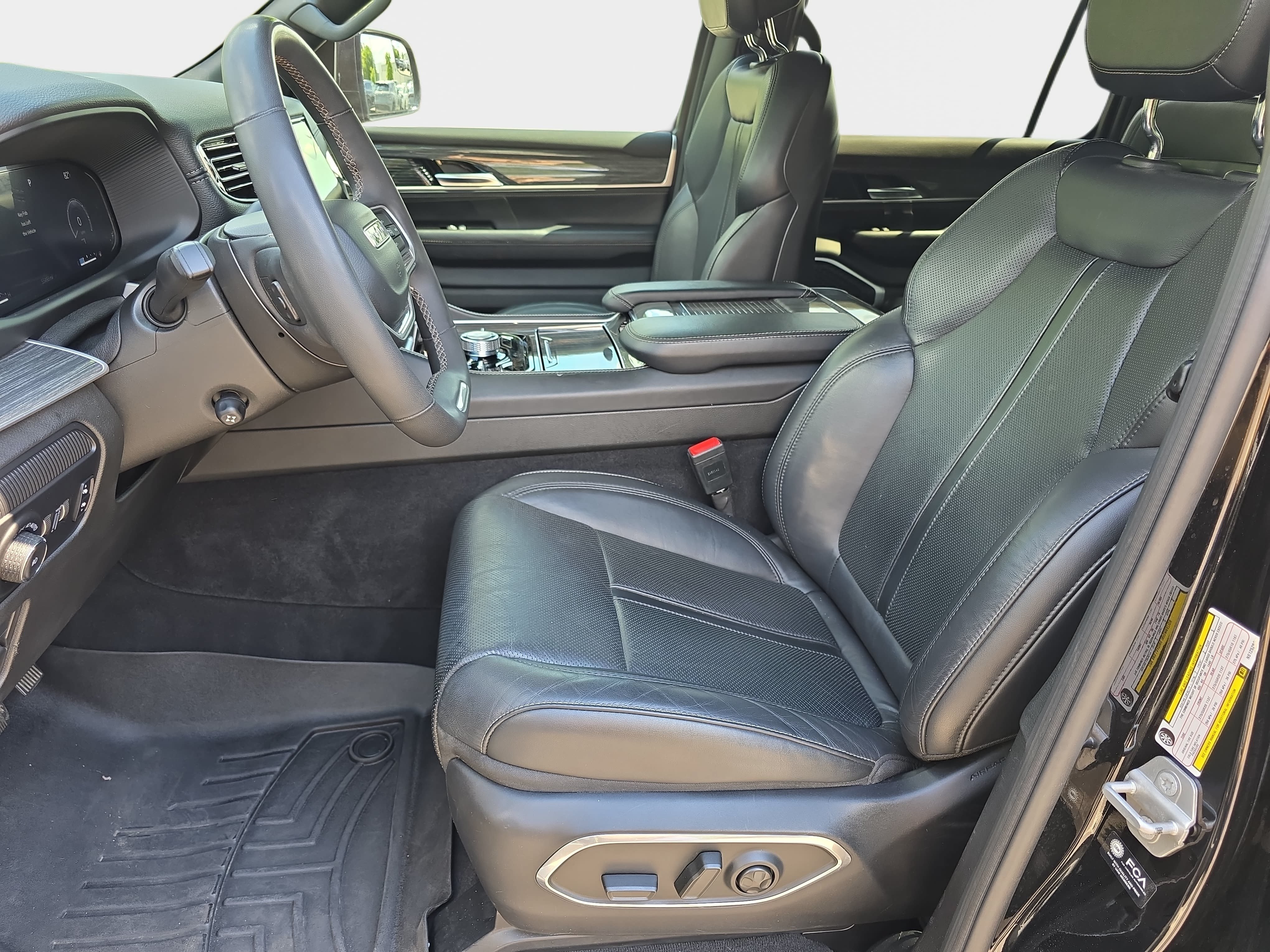 Used 2022 Jeep Wagoneer Series III w/ Flexible Seating Group AWD/4WD image 13