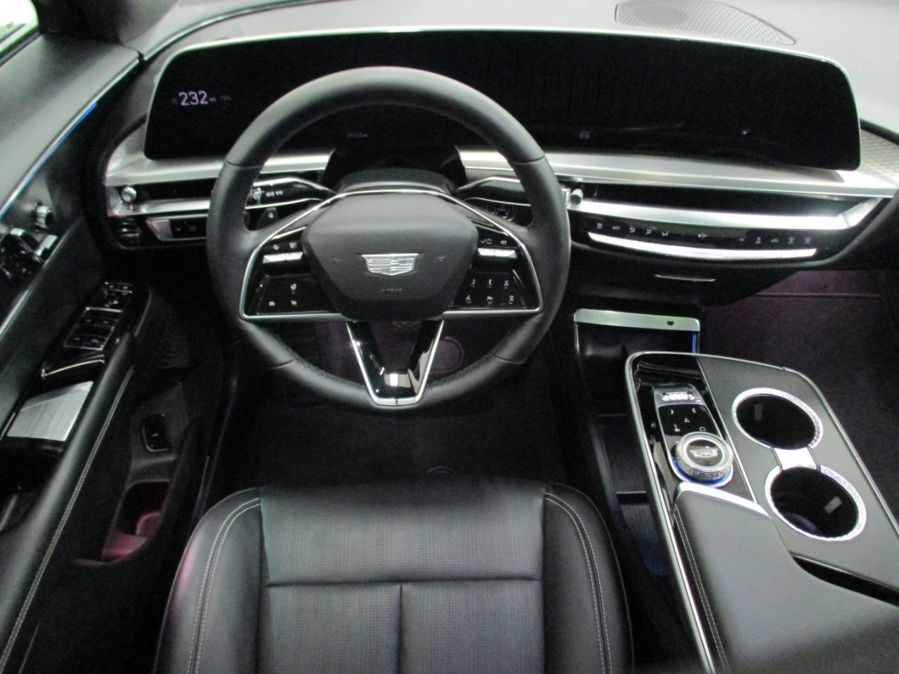 Used 2024 Cadillac Lyriq Sport image 15