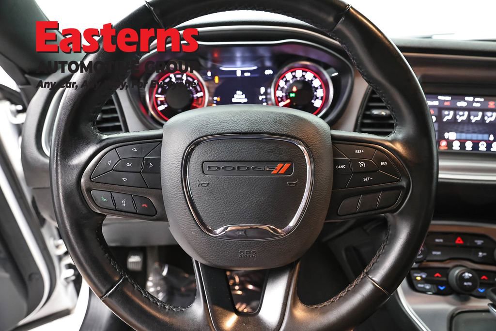 Used 2022 Dodge Challenger SXT image 10