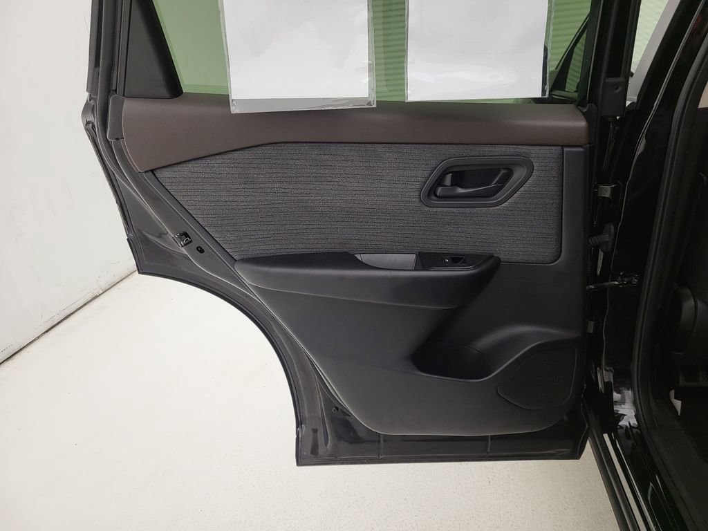 Used 2023 Nissan Rogue S FWD image 34