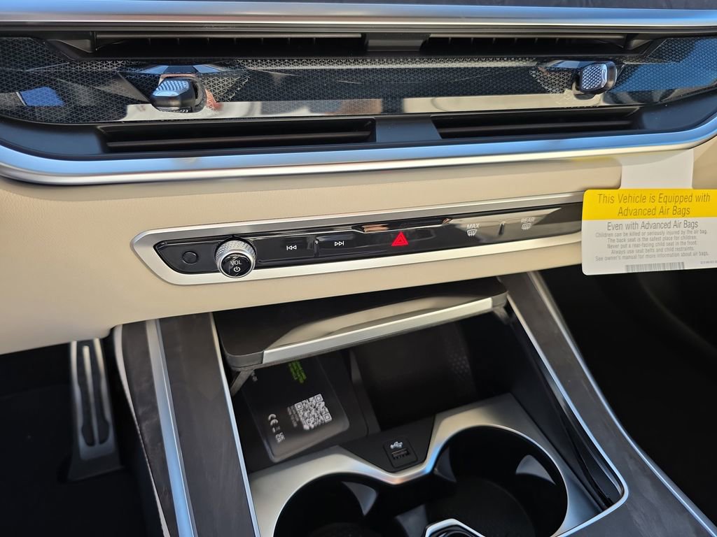 New 2026 BMW X7 xDrive40i w/ M Sport Package image 16