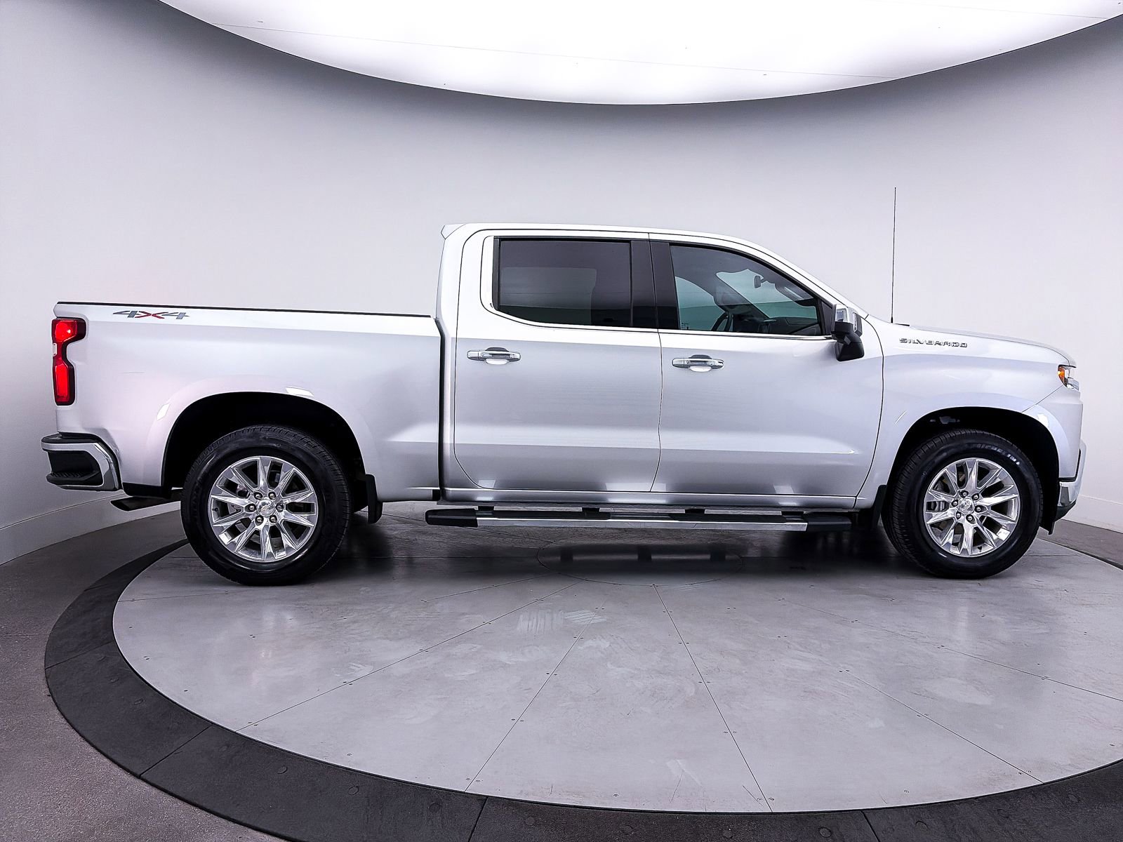 Used 2019 Chevrolet Silverado 1500 LTZ w/ LTZ Premium Package AWD/4WD image 41