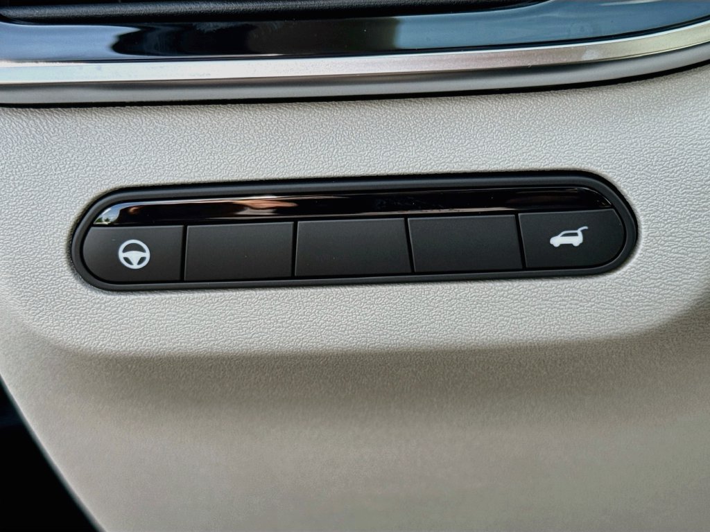 New 2027 INFINITI QX60 Luxe w/ Cargo Package FWD image 10