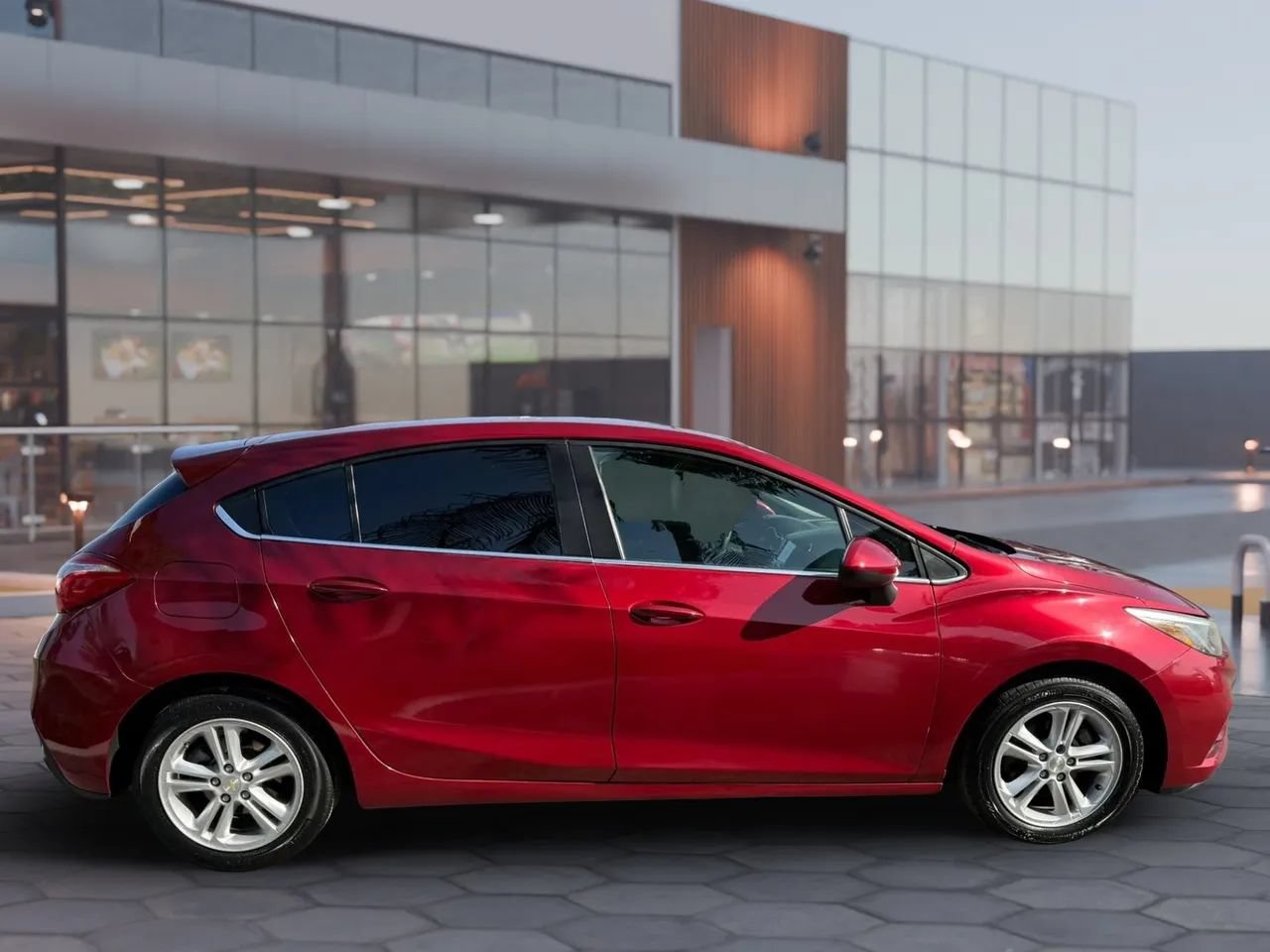 Used 2017 Chevrolet Cruze LT FWD image 7