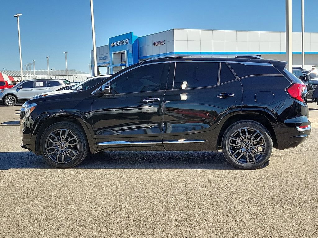 Used 2023 GMC Terrain Denali w/ Black Diamond Edition image 6