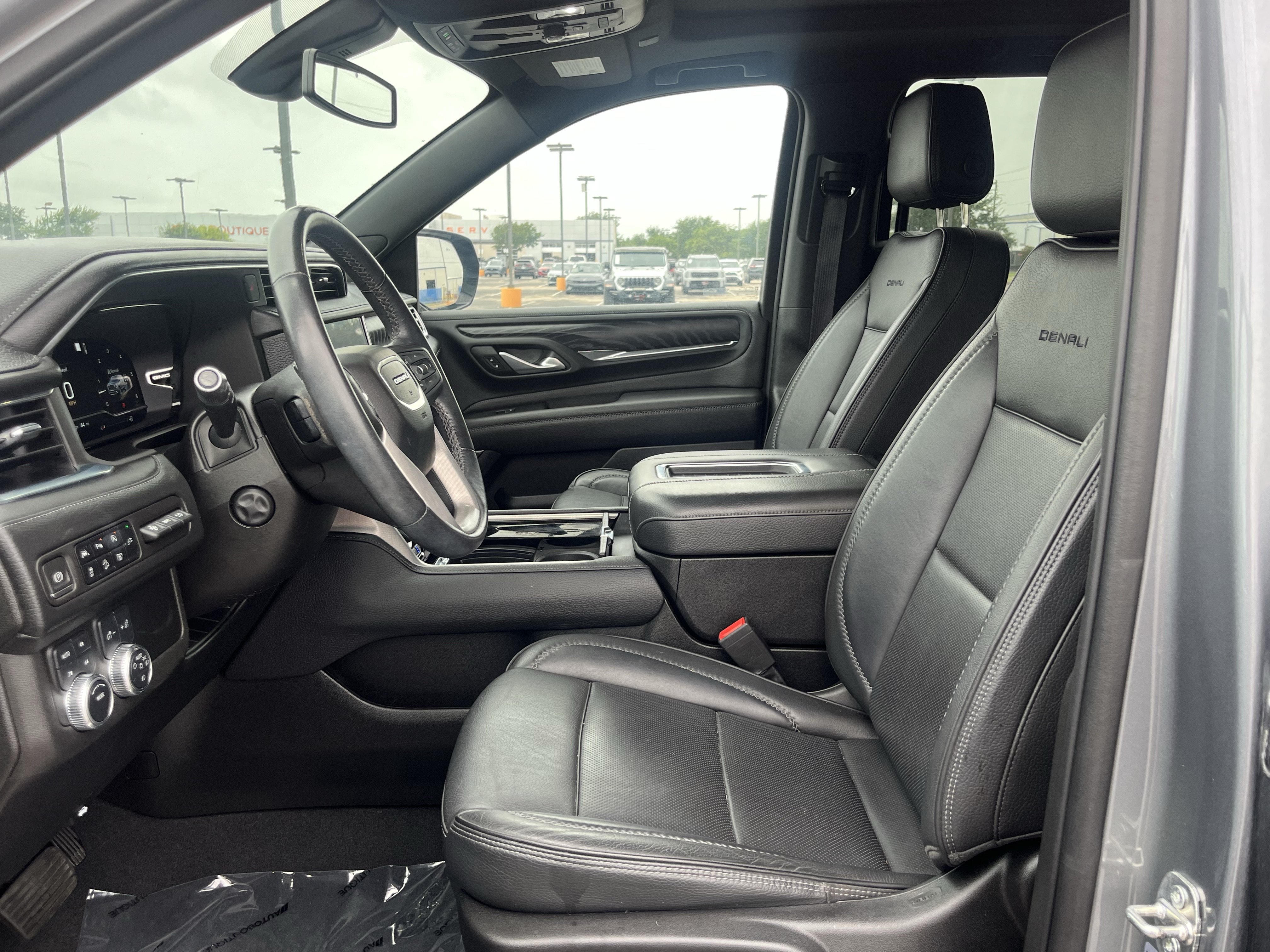 Used 2022 GMC Yukon Denali AWD/4WD image 30
