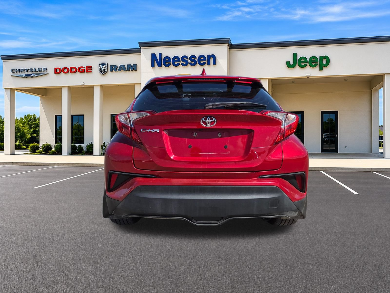 Used 2022 Toyota C-HR XLE FWD image 6