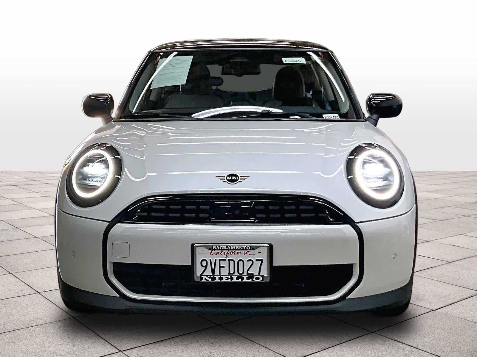 Used 2025 MINI Cooper 2-Door Hardtop FWD image 3