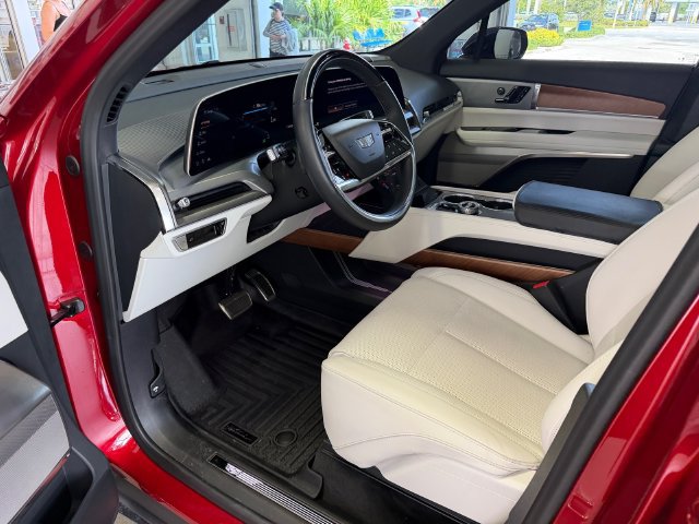 Used 2026 Cadillac Vistiq Luxury AWD/4WD image 12