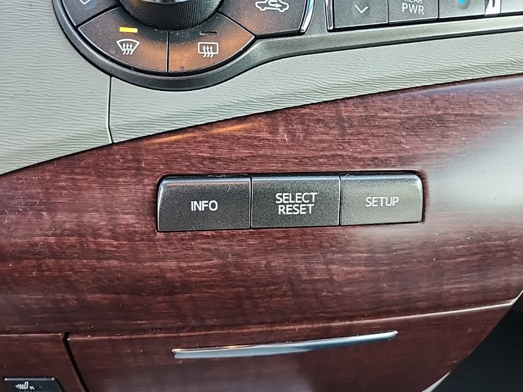 Used 2011 Toyota Sienna XLE FWD image 23