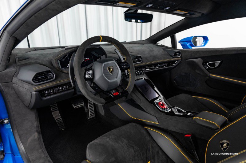 Used 2023 Lamborghini Huracan Tecnica image 32