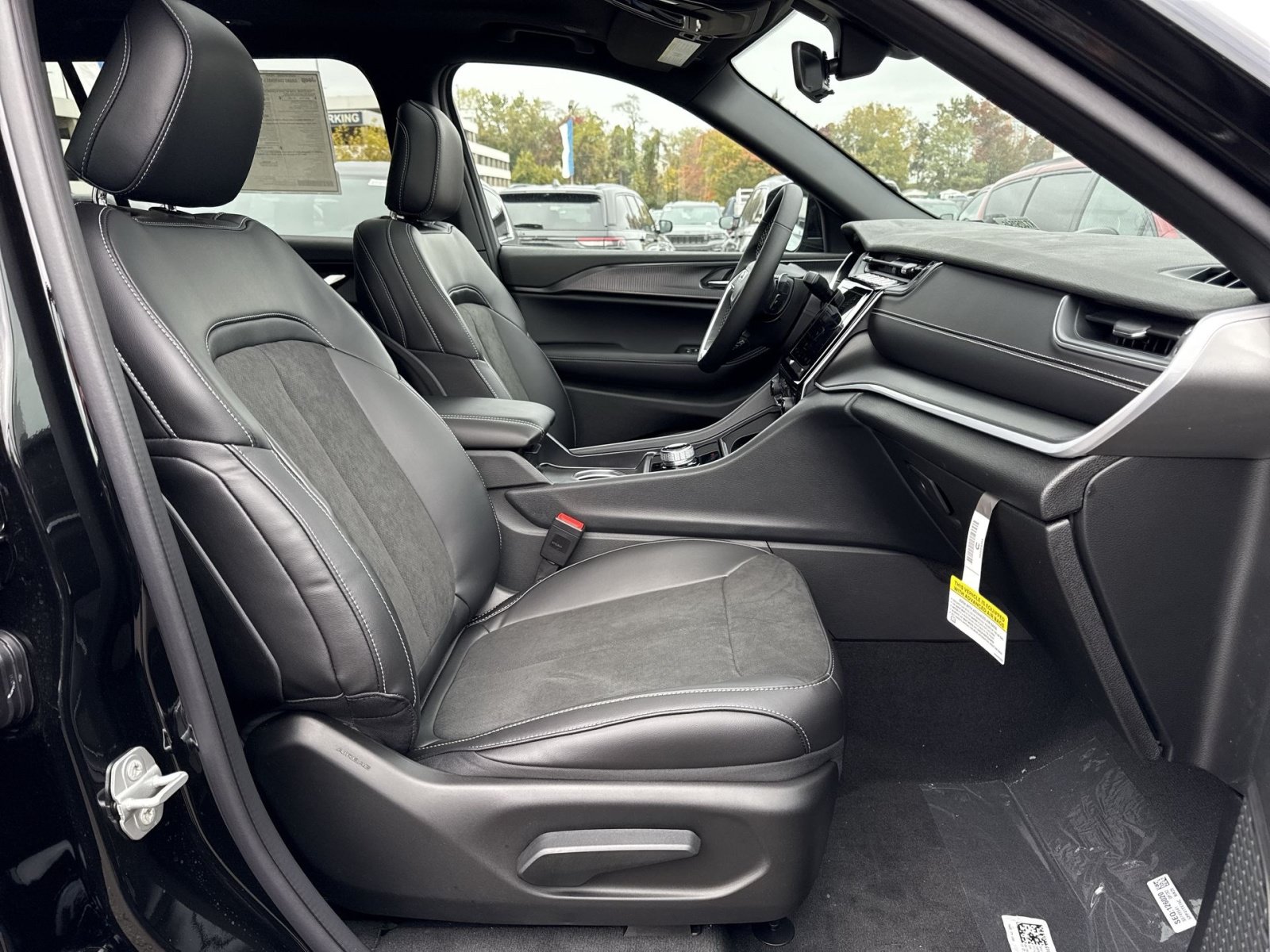 New 2025 Jeep Grand Cherokee L Altitude AWD/4WD image 27
