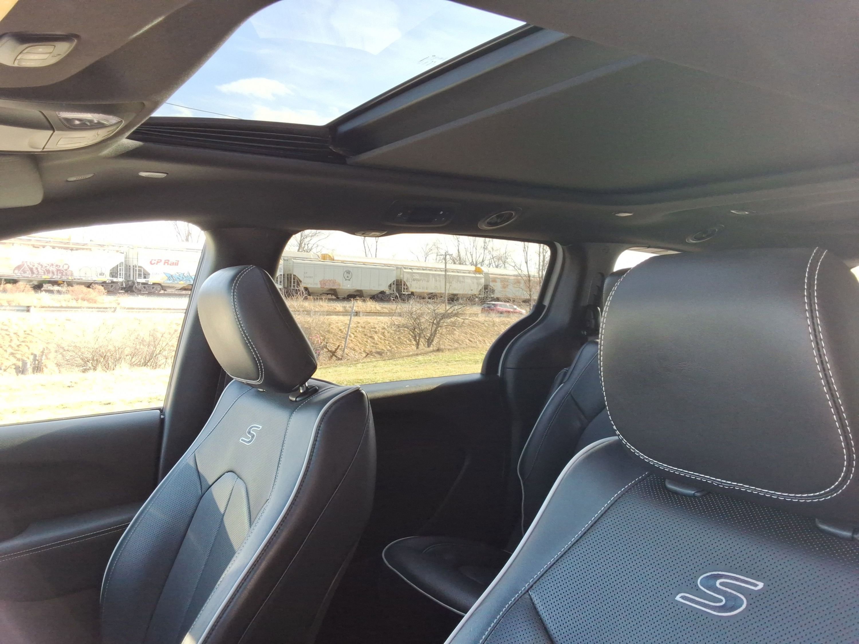 Used 2022 Chrysler Pacifica Limited w/ S Appearance Package image 21