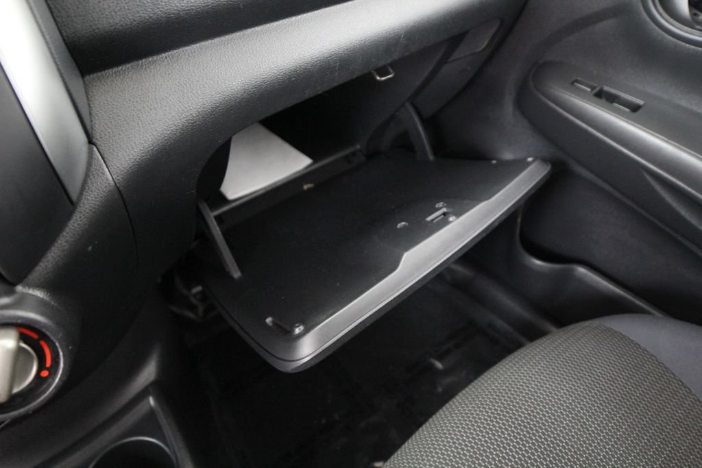Used 2013 Nissan Versa SV w/ Convenience Pkg FWD image 38