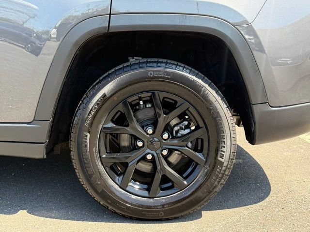 Used 2024 Jeep Grand Cherokee Altitude AWD/4WD image 16