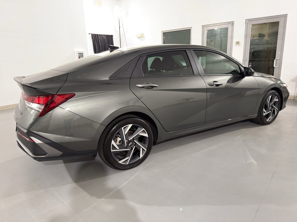 Used 2025 Hyundai Elantra Sport image 11