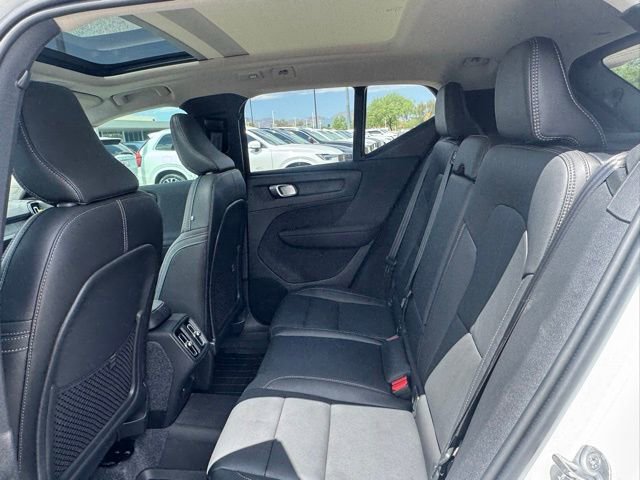 New 2025 Volvo XC40 B5 Core w/ Protection Package image 17