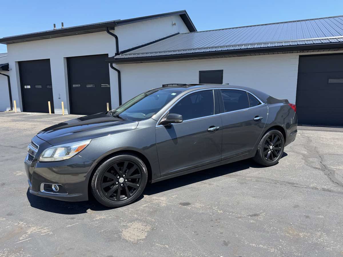 Used 2015 Chevrolet Malibu LTZ FWD image 2