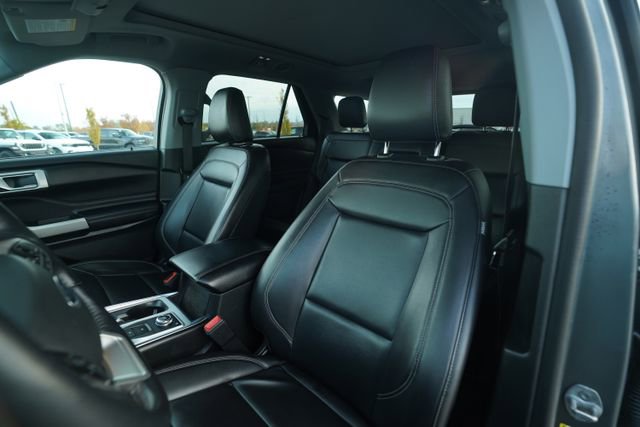 Used 2022 Ford Explorer XLT w/ Equipment Group 202A image 38