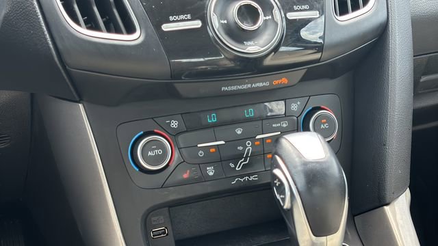 Used 2018 Ford Focus Titanium FWD image 16