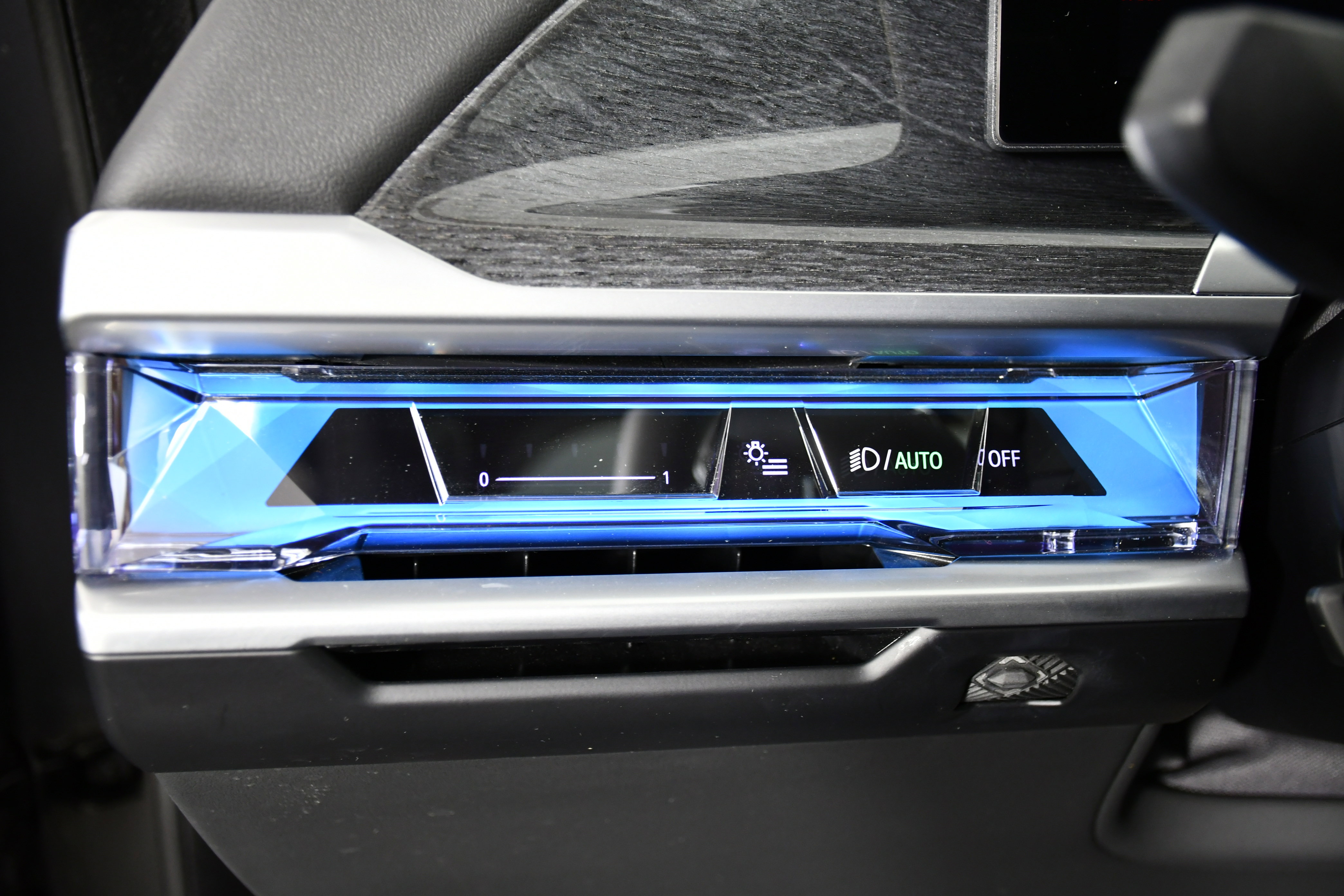 Used 2025 BMW 740i xDrive image 36