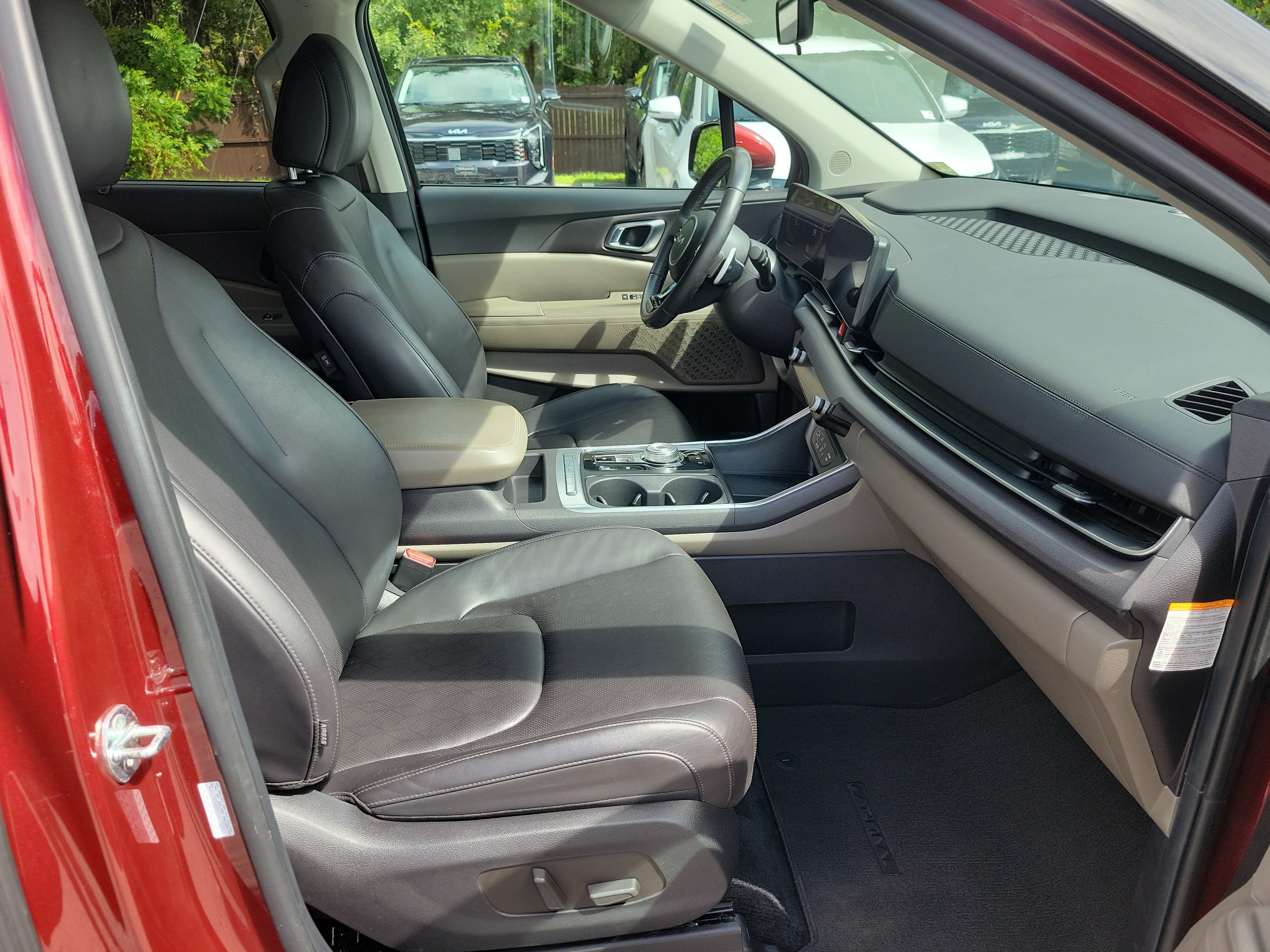 Certified 2025 Kia Carnival EX FWD image 5