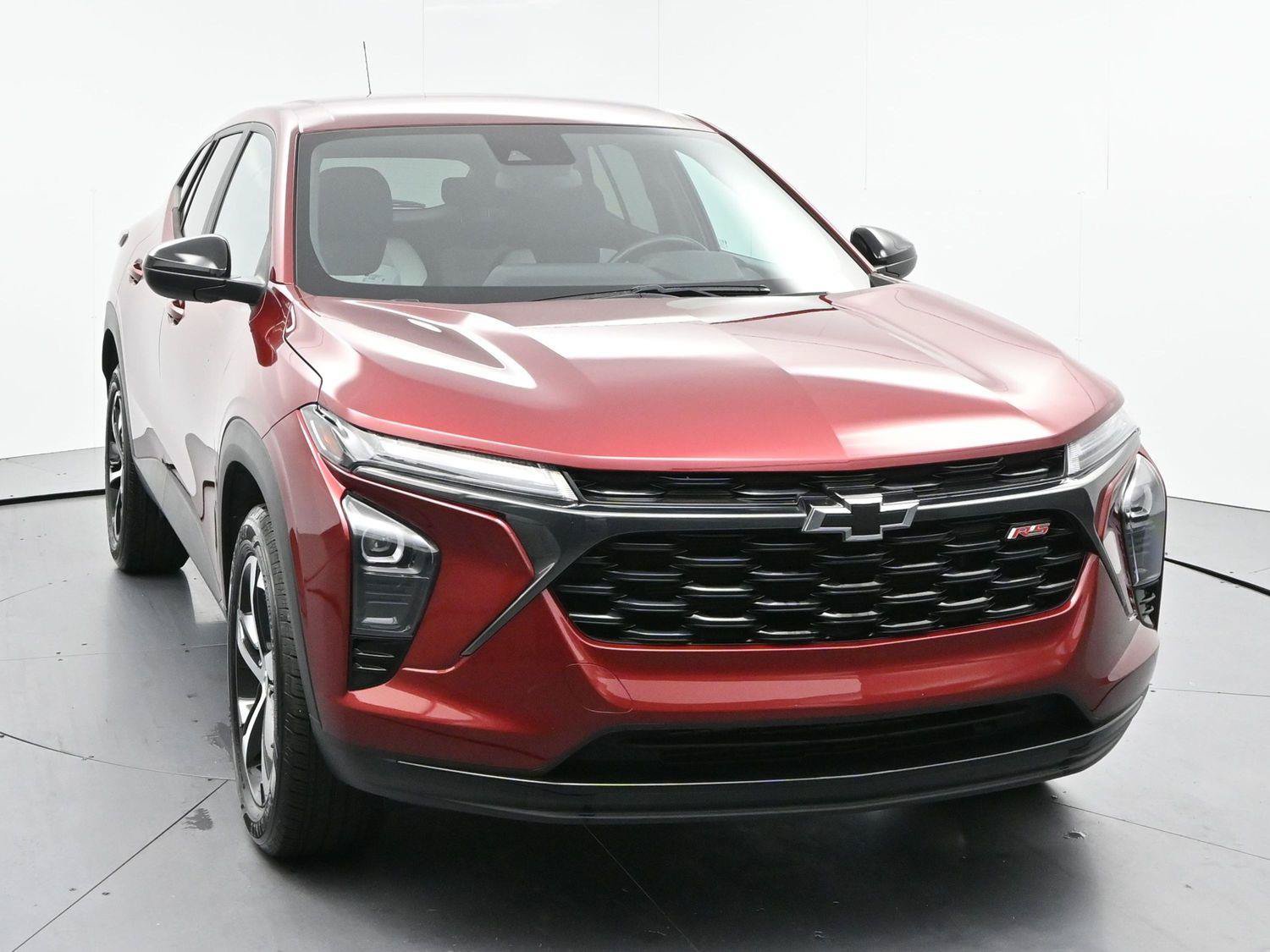 Used 2024 Chevrolet Trax RS w/ Driver Confidence Package FWD image 2