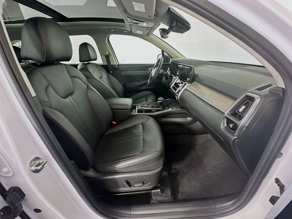 Used 2023 Kia Sorento EX w/ Panoramic Sunroof Package FWD image 29