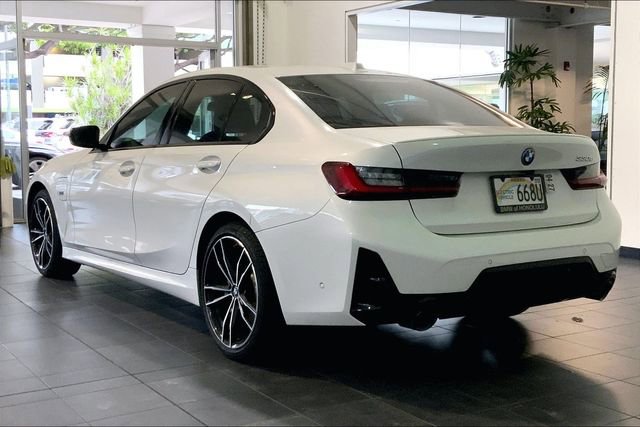 Used 2023 BMW 330e w/ M Sport Package RWD image 5