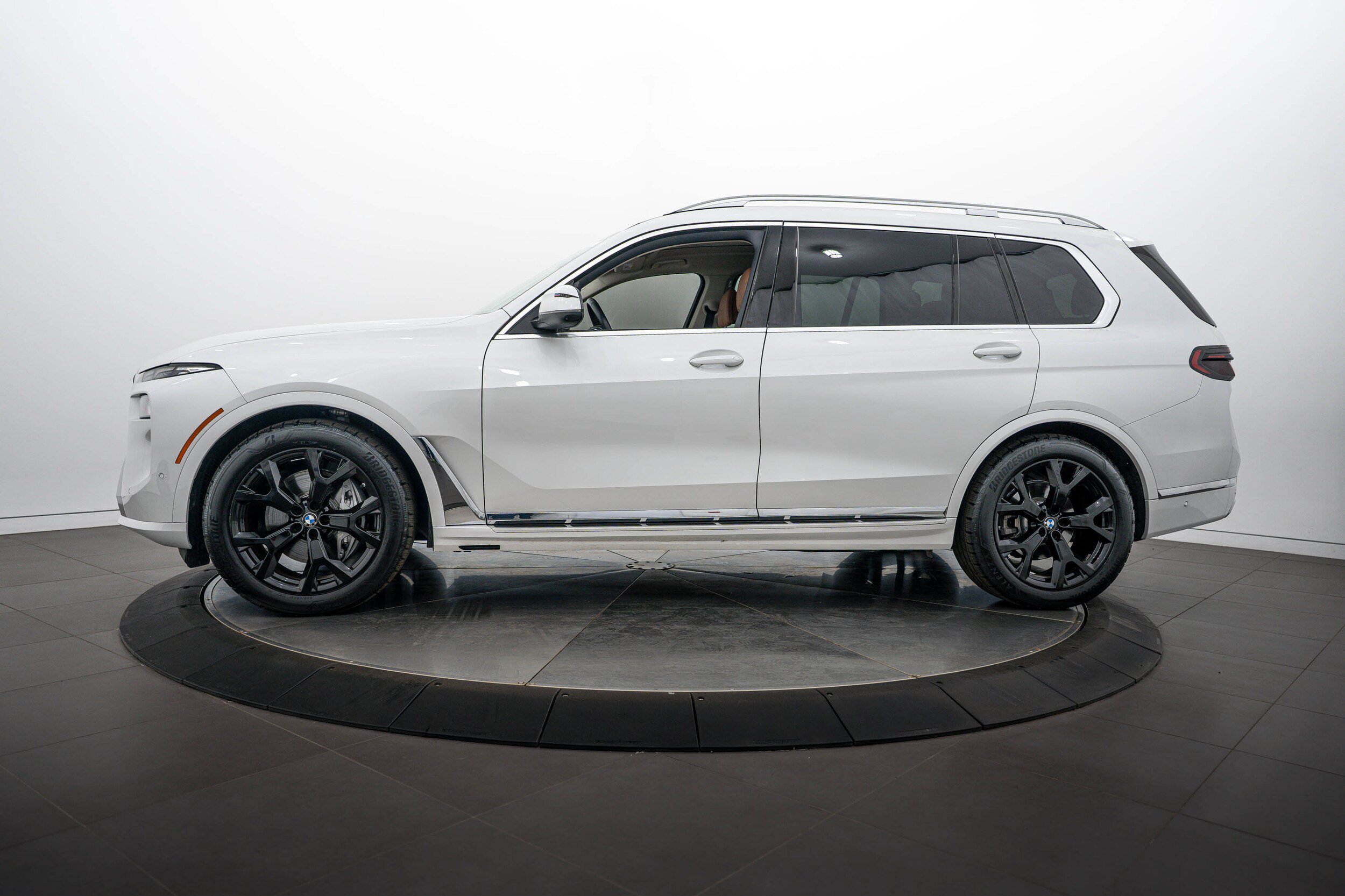 Used 2023 BMW X7 xDrive40i w/ Parking Assistance Package AWD/4WD image 6