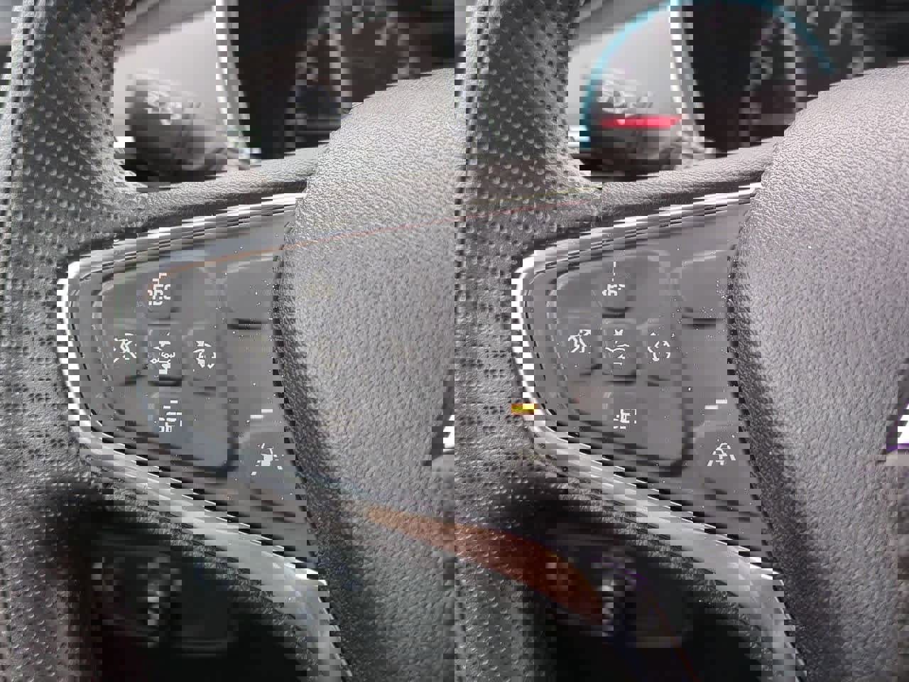 Used 2021 Chevrolet Equinox LS image 23