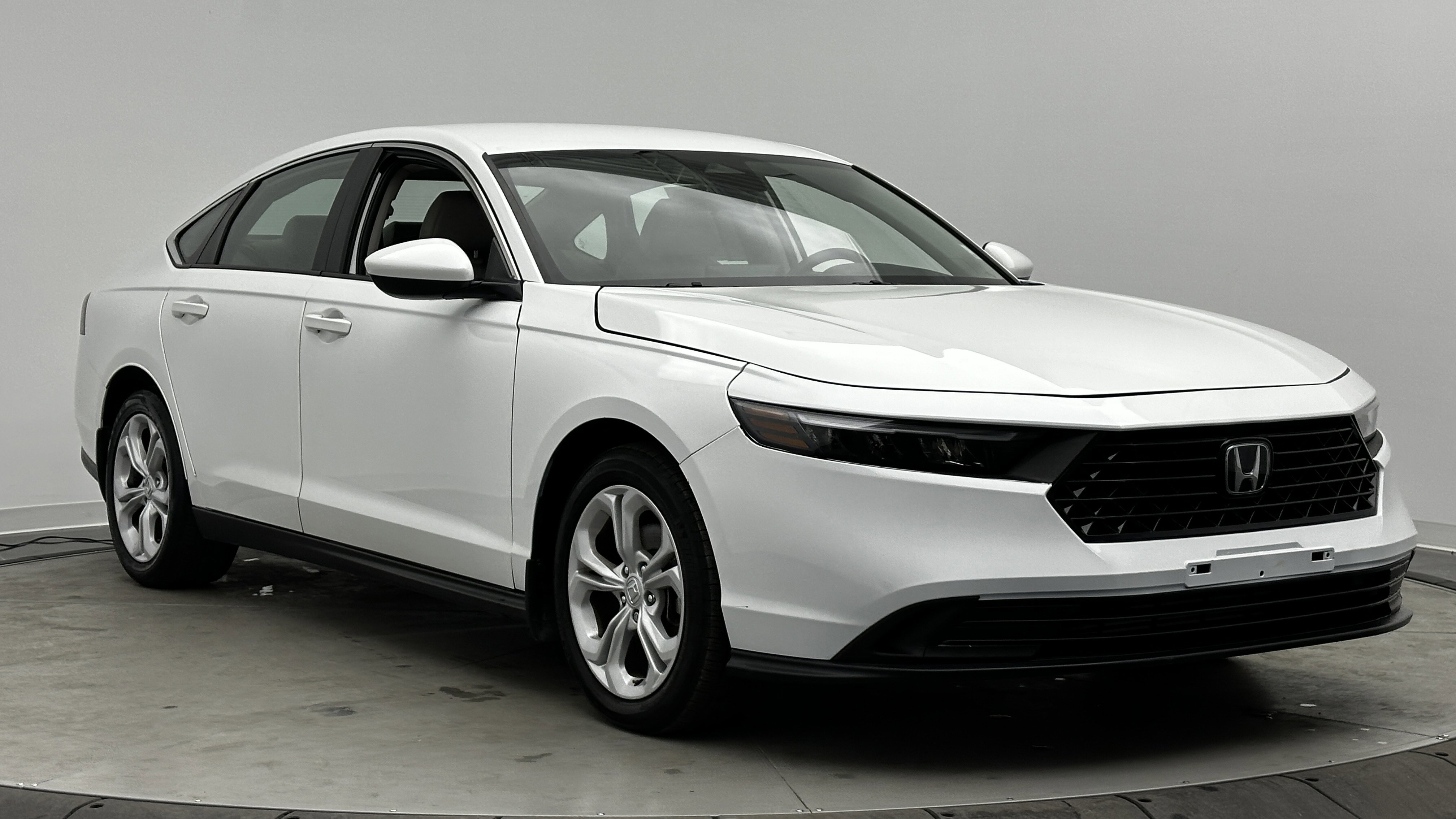 Used 2025 Honda Accord LX image 3