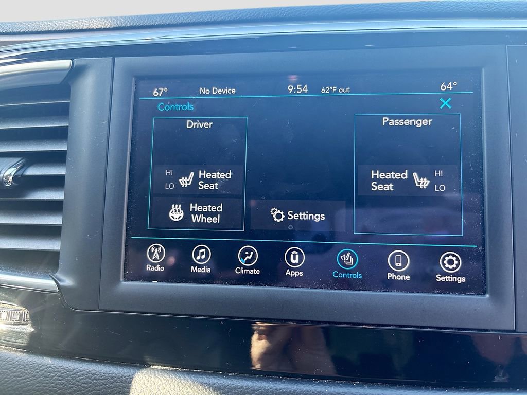 Used 2019 Chrysler Pacifica Touring-L image 37