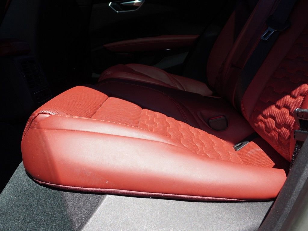 Used 2023 Audi e-tron GT Premium Plus AWD/4WD image 32