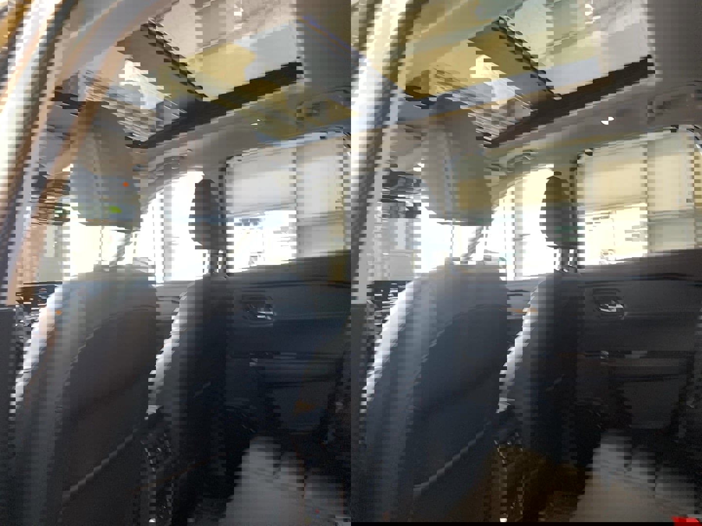 Used 2022 Nissan Rogue SL w/ SL Premium Package image 5