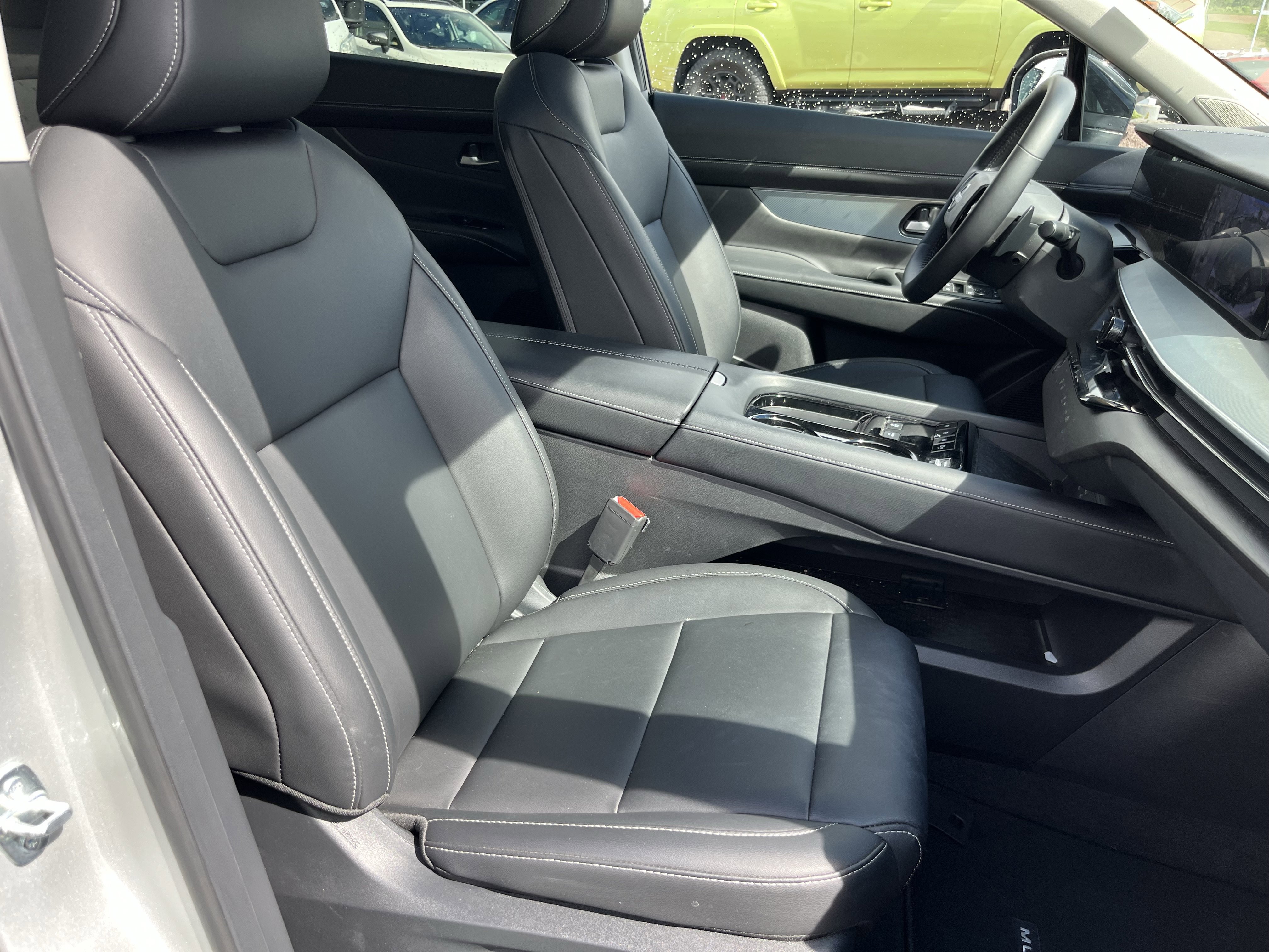 Used 2025 Nissan Murano SL AWD/4WD image 3