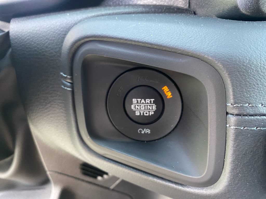 Used 2025 Jeep Wrangler Unlimited Rubicon AWD/4WD image 17