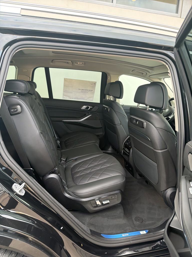 New 2026 BMW X7 xDrive40i w/ Premium Package image 17