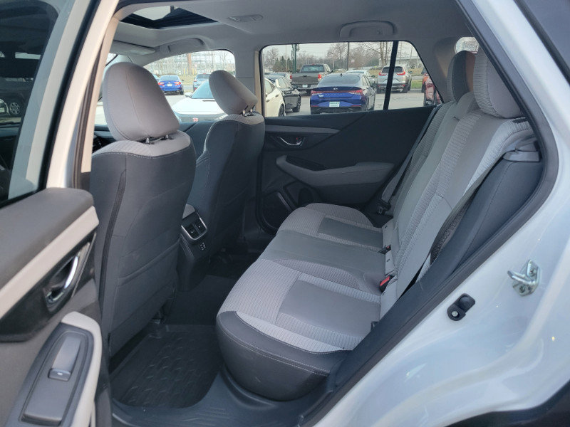 Used 2025 Subaru Outback Premium w/ Popular Package #1A image 17