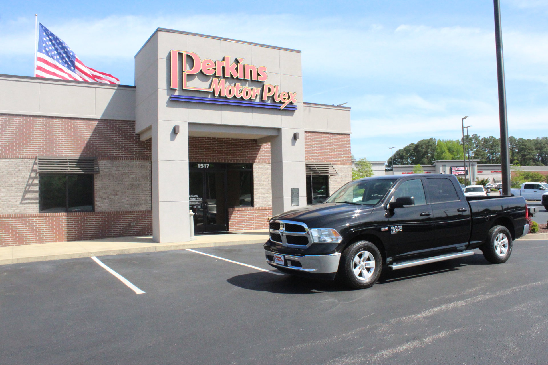 Used 2020 RAM 1500 Classic SLT w/ Luxury Group RWD image 36
