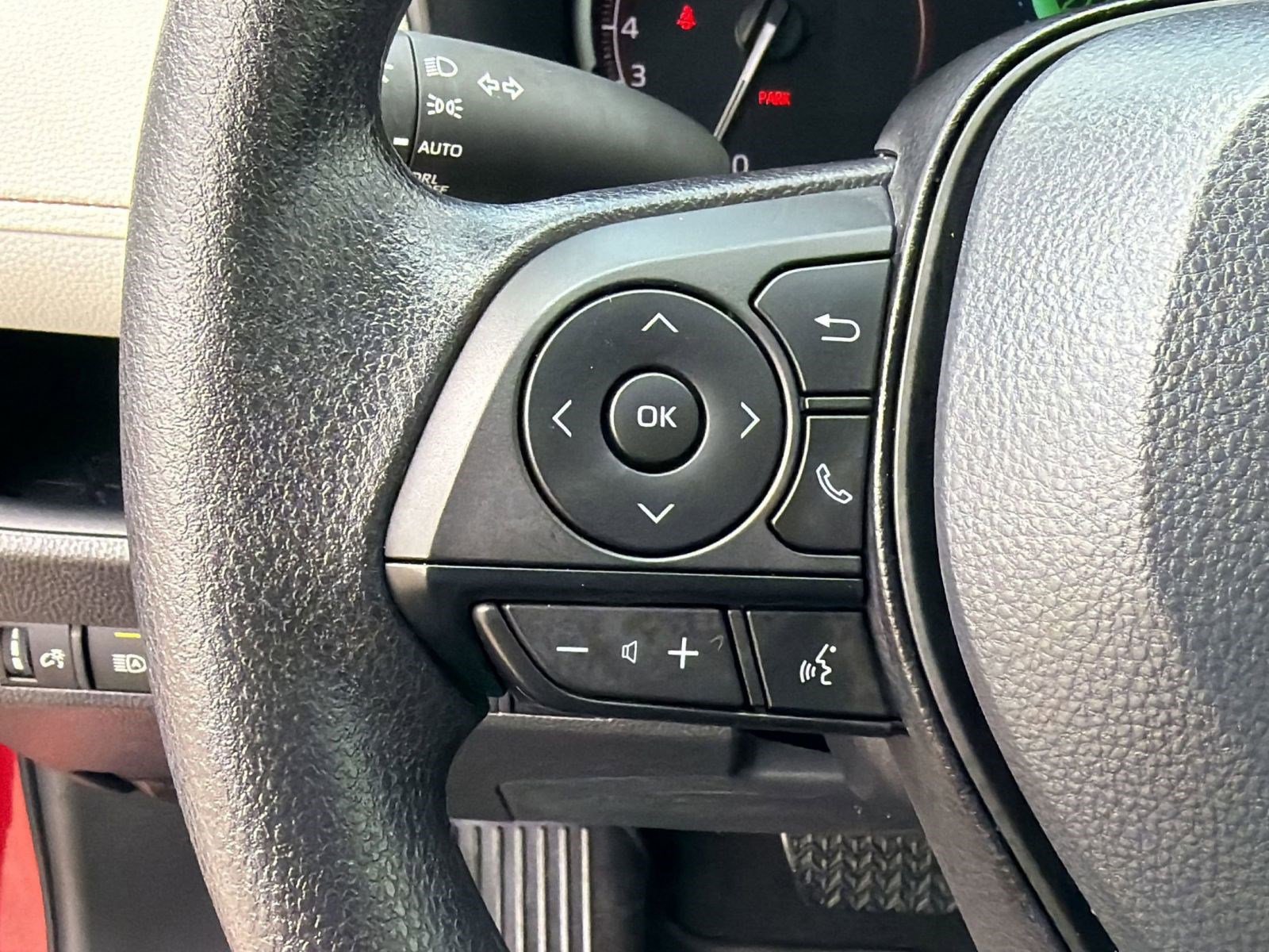 Used 2025 Toyota RAV4 XLE w/ Convenience Package FWD image 17