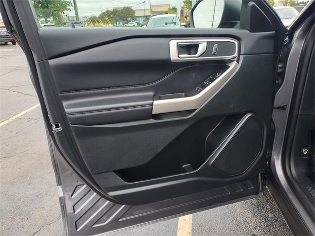 Used 2023 Ford Explorer XLT w/ Equipment Group 202A image 9