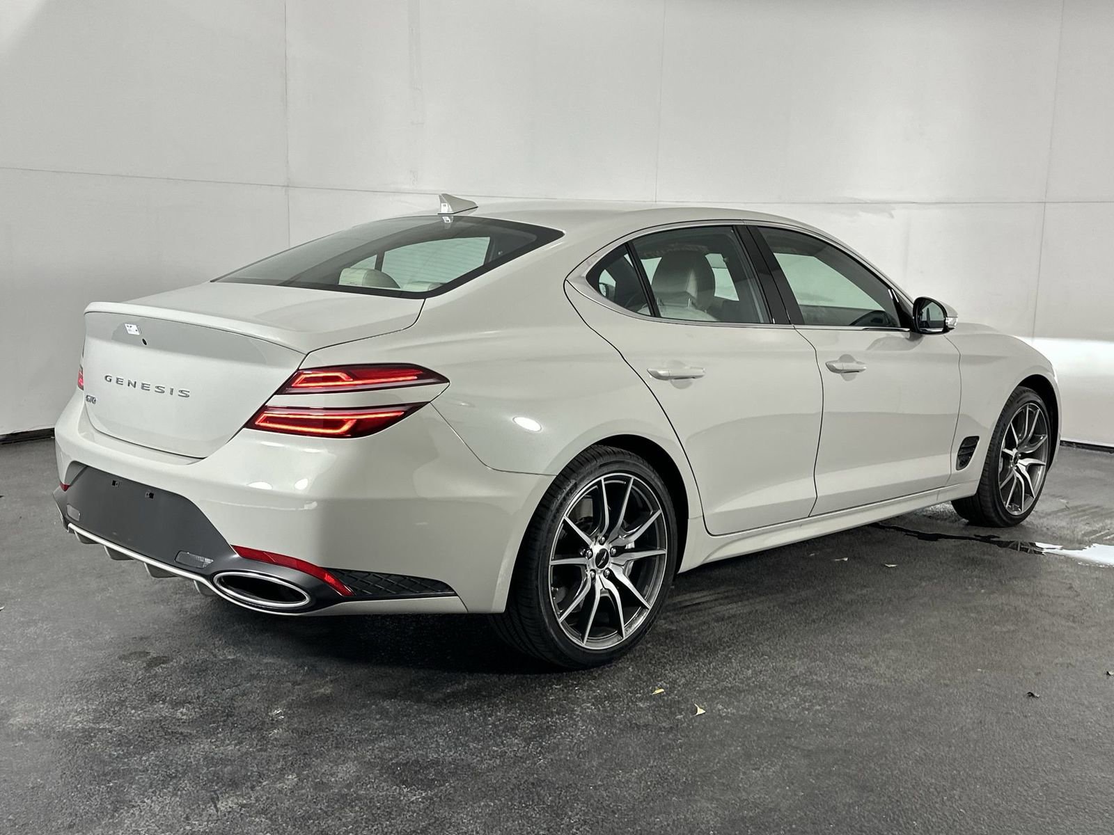 Used 2026 Genesis G70 2.5T image 8