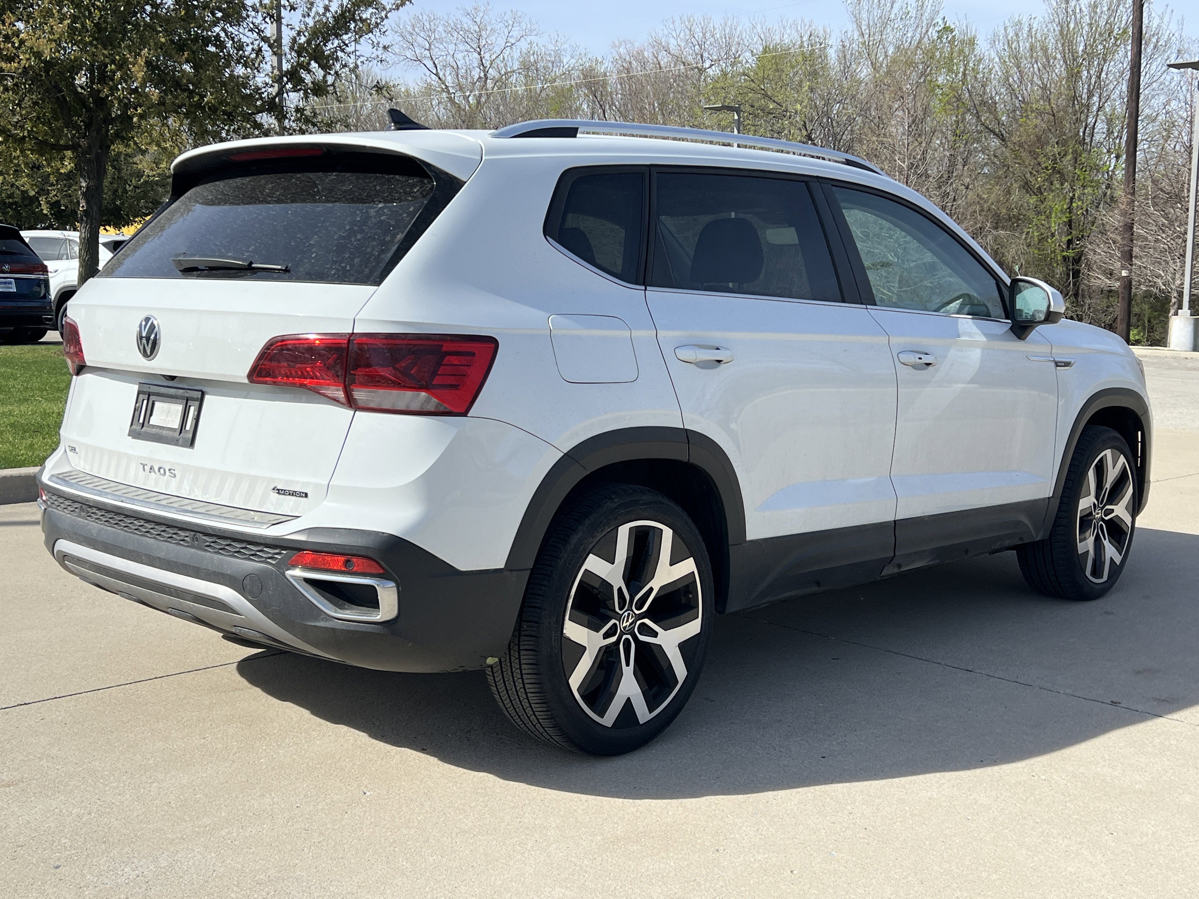 Certified 2023 Volkswagen Taos SEL image 10