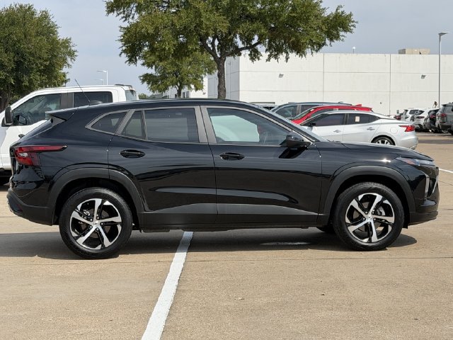 Used 2025 Chevrolet Trax RS w/ Driver Confidence Package FWD image 3