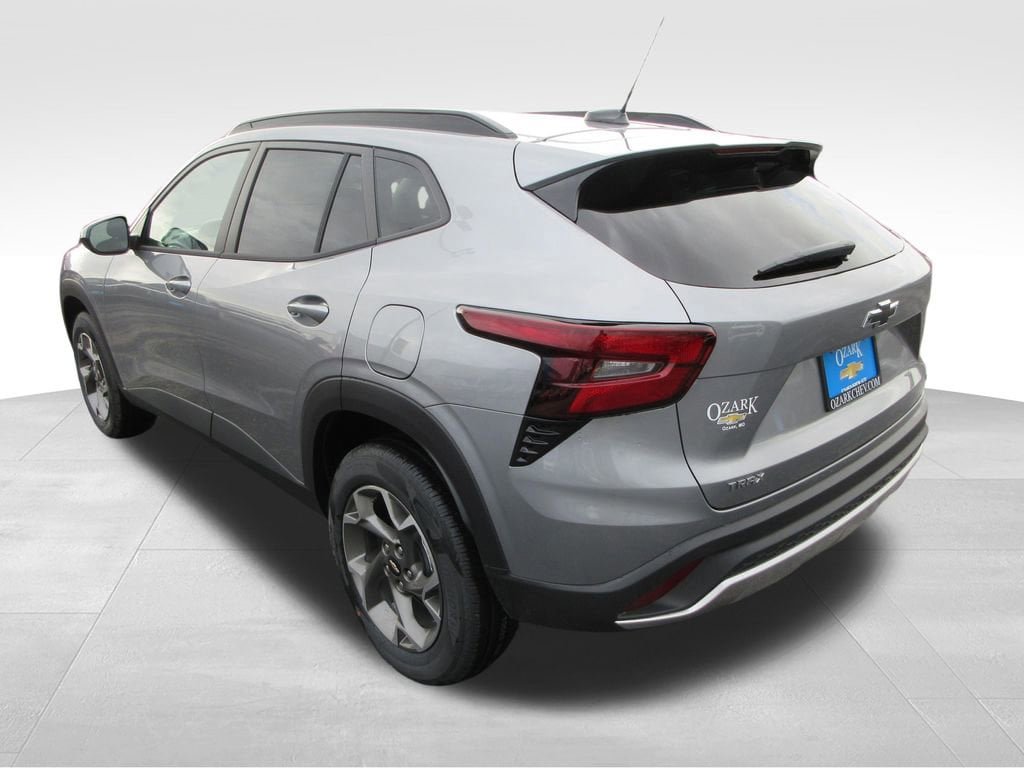 New 2026 Chevrolet Trax LT FWD image 3