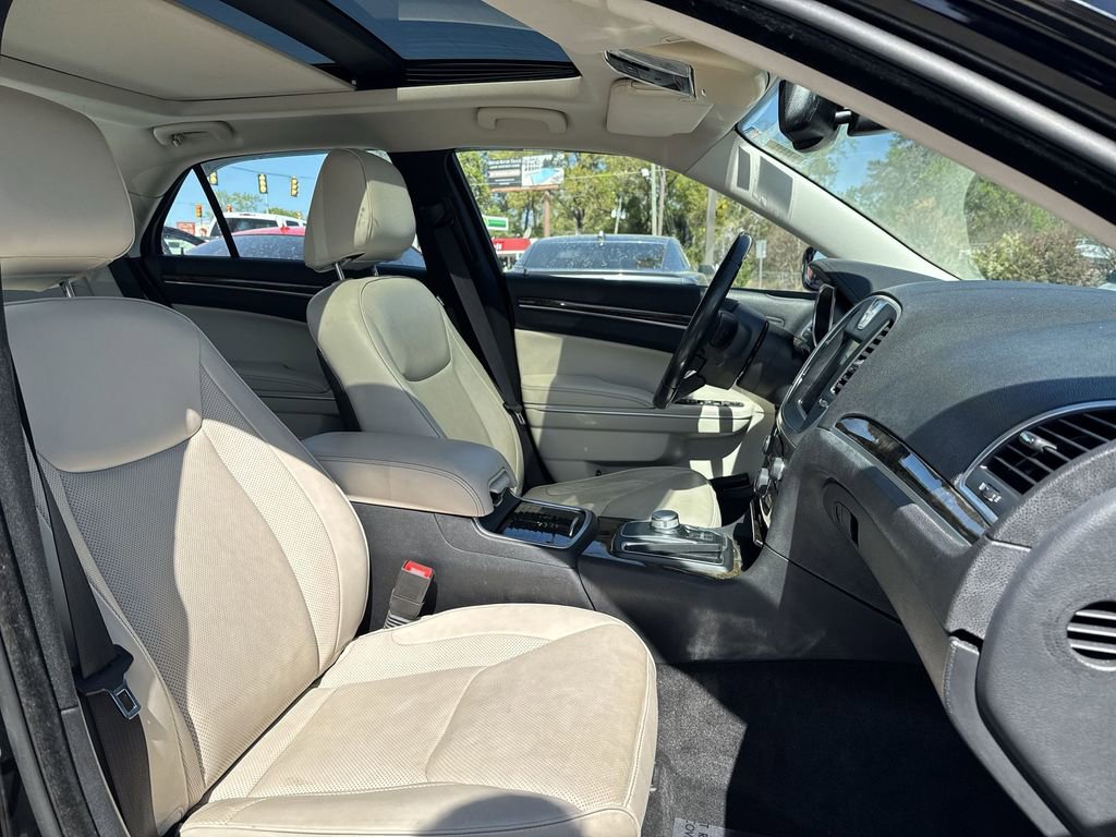 Used 2015 Chrysler 300 C image 24